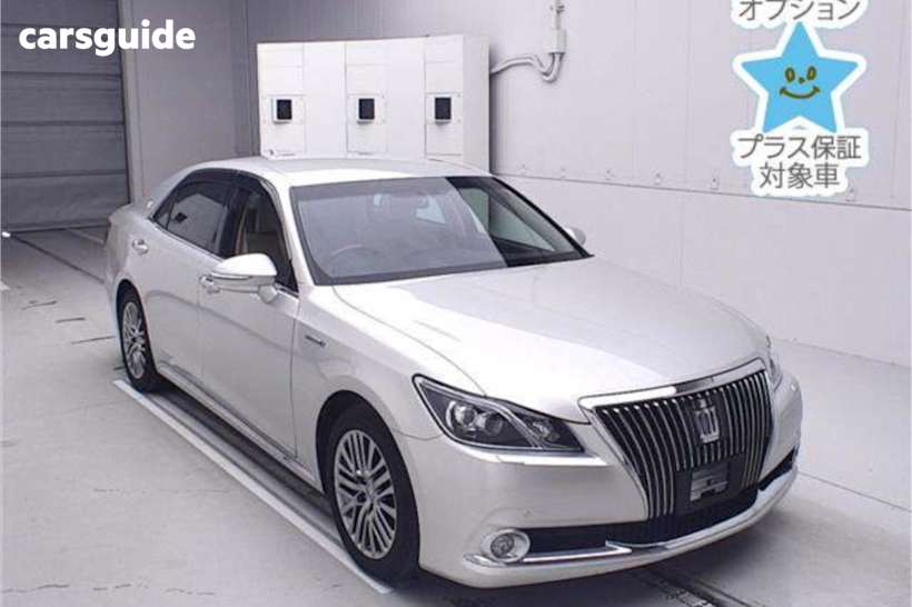 Silver 2014 Toyota Crown Sedan MAJESTA