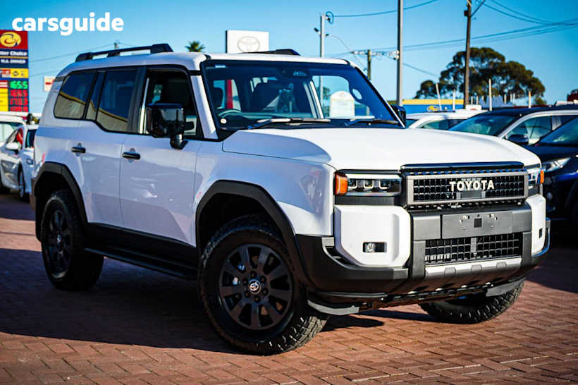 White 2025 Toyota Landcruiser Prado Wagon Altitude