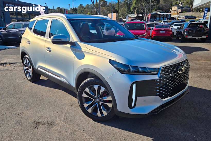 Silver 2025 Chery Tiggo 4 SUV ULTIMATE F