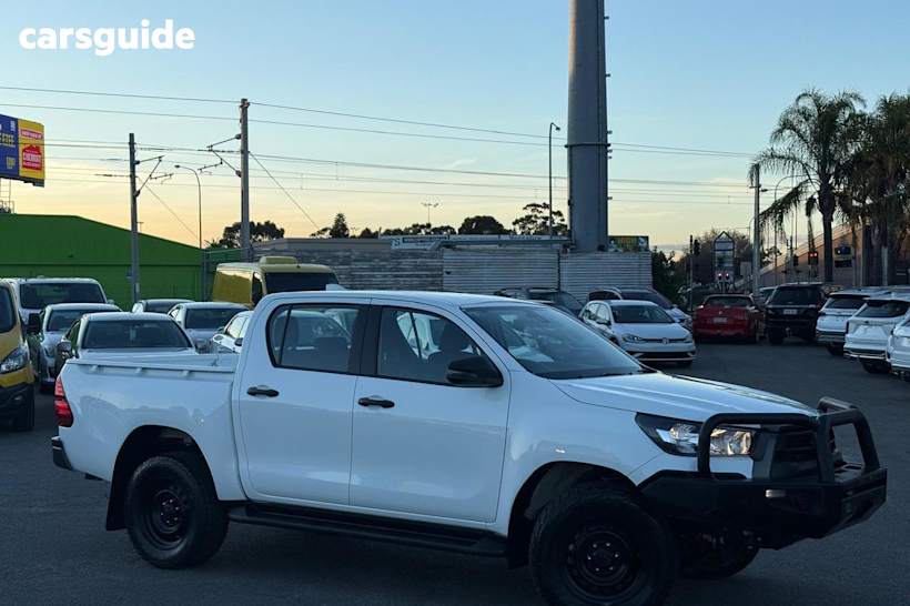 White 2022 Toyota Hilux Double Cab Pick Up Sr (4X4)
