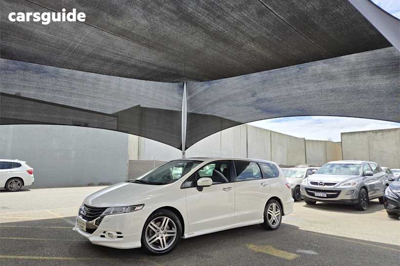White 2011 Honda Odyssey SUV LUXURY F