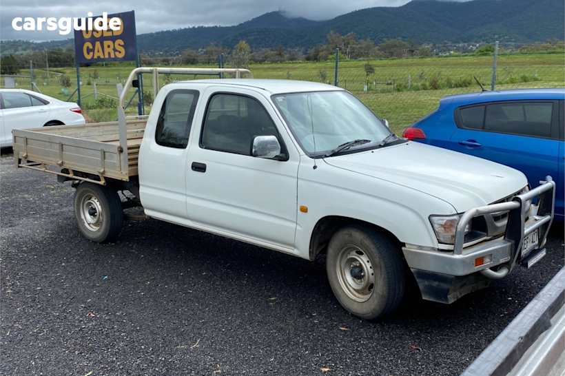 White 2005 Toyota Hilux Ute Tray