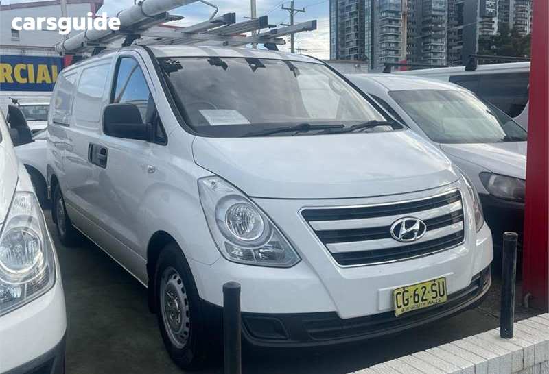 White 2016 Hyundai Iload Commercial R