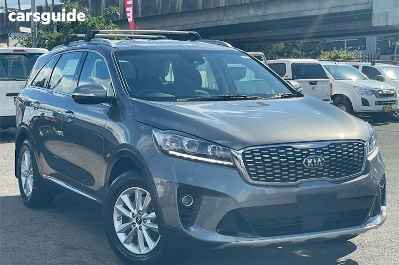 Grey 2017 Kia Sorento SUV SI F