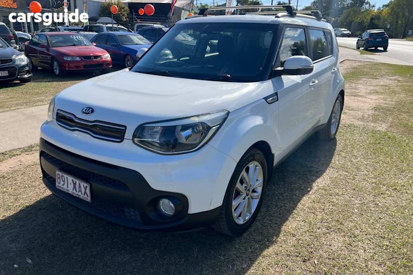 White 2016 Kia Soul Hatchback Si