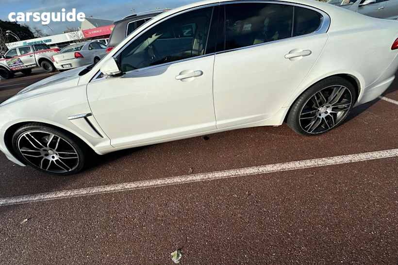 White 2014 Jaguar XF Sedan LUXURY R