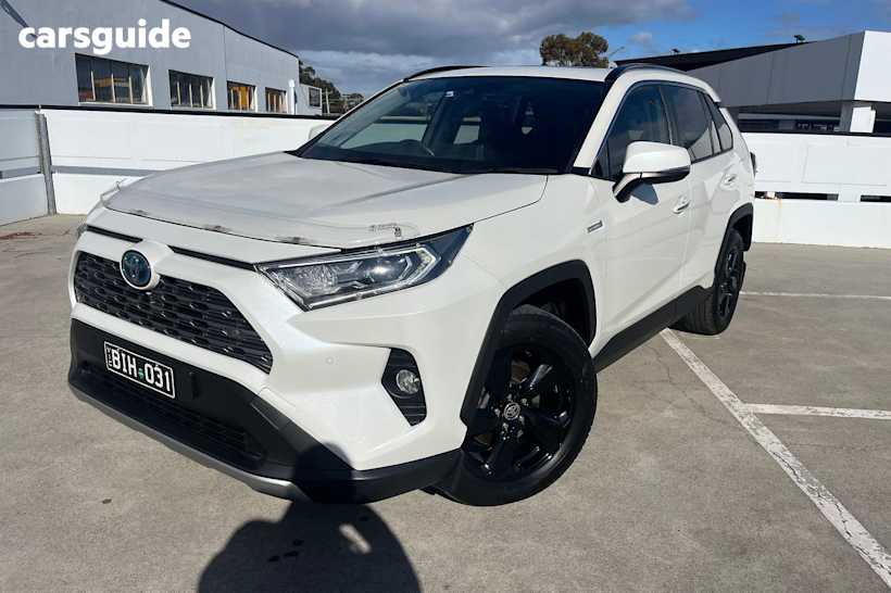 White 2020 Toyota RAV4 SUV CRUISER 4X4
