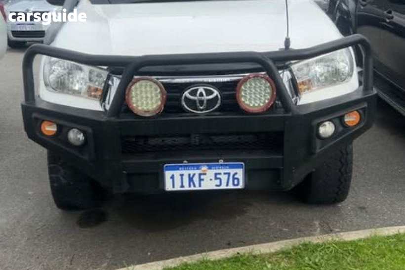 White 2019 Toyota Hilux Double Cab Chassis Sr (4X4)
