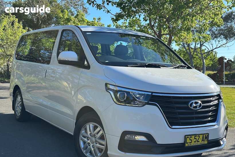 White 2018 Hyundai Imax OtherCar ACTIVE R
