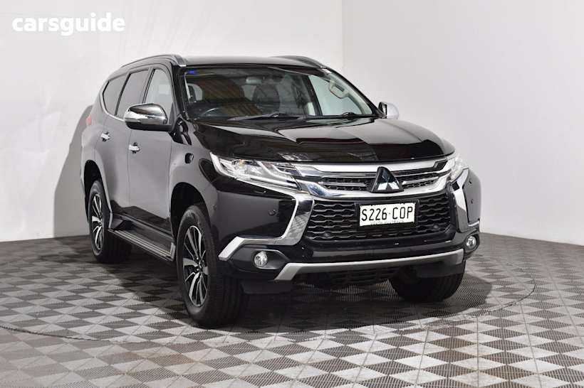 Black 2017 Mitsubishi Pajero Sport Wagon Exceed (4X4) 7 Seat
