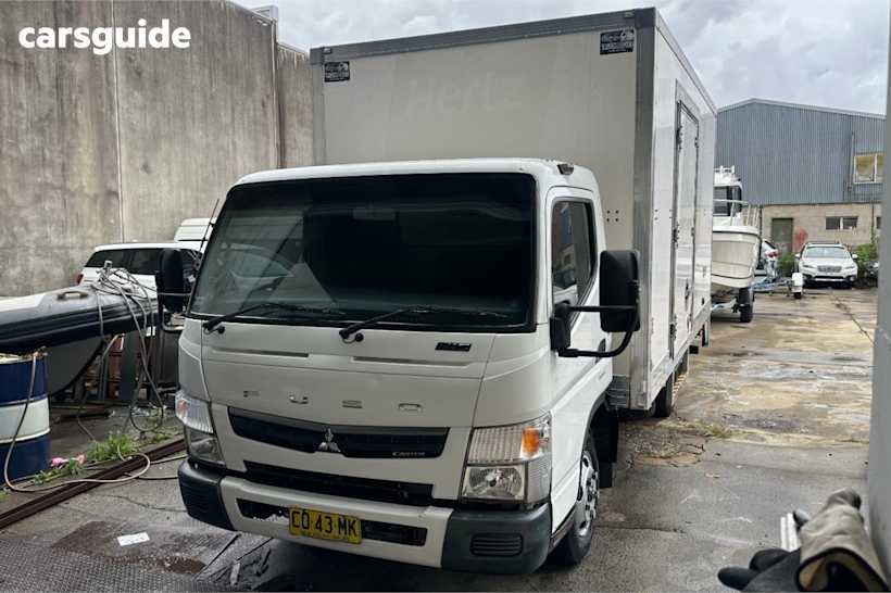 White 2017 Mitsubishi Canter OtherCar