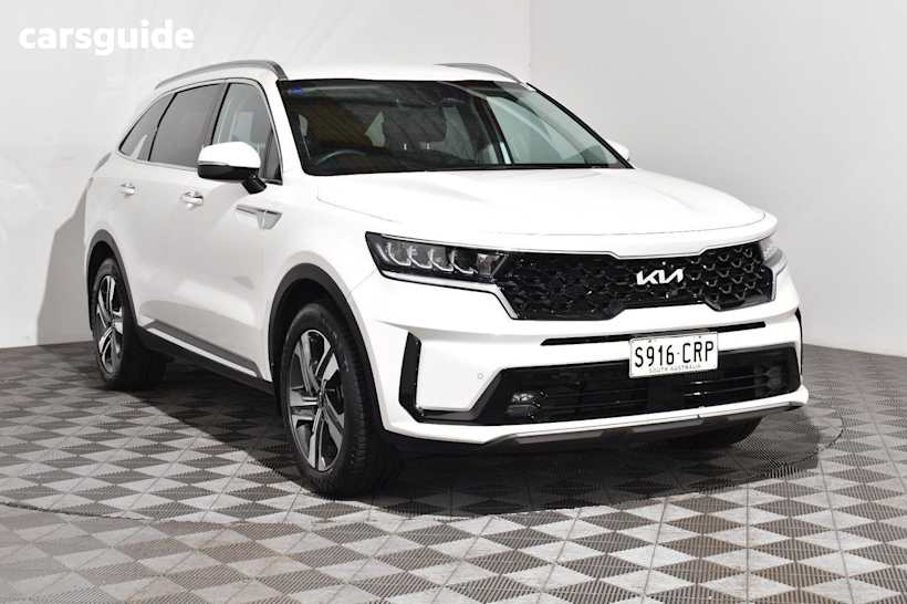 White 2022 Kia Sorento SUV SPORT+ 4X4