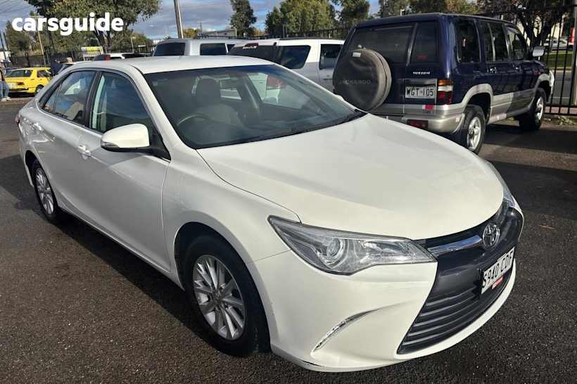 White 2017 Toyota Camry Sedan Altise