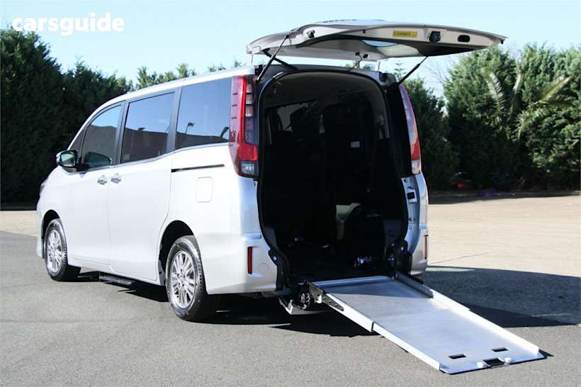 2017 Toyota Esquire SUV XI (WELCAB)