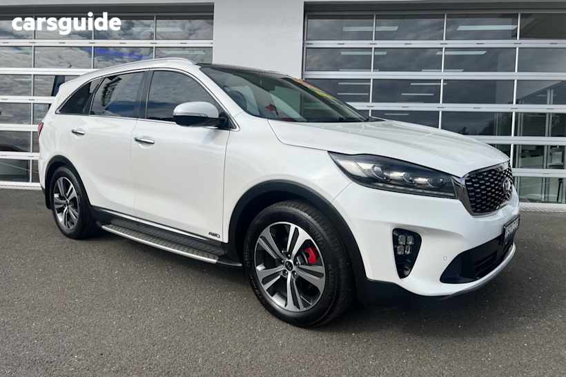 White 2017 Kia Sorento SUV GT-LINE 4X4