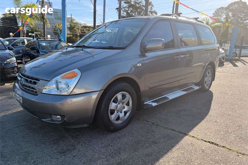 Silver 2010 Kia Grand Carnival SUV EXE F