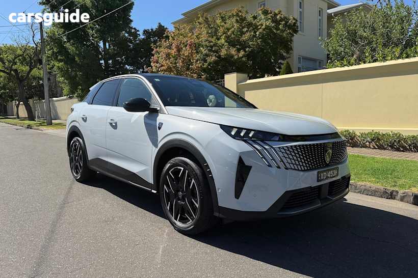 White 2024 Peugeot 3008 SUV GT PREMIUM HYBRID F