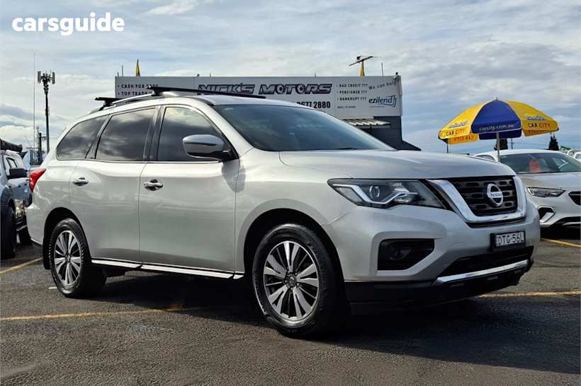 Silver 2017 Nissan Pathfinder SUV ST F
