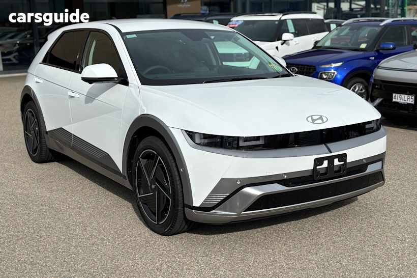 White 2024 Hyundai Ioniq 5 SUV DYNAMIQ R