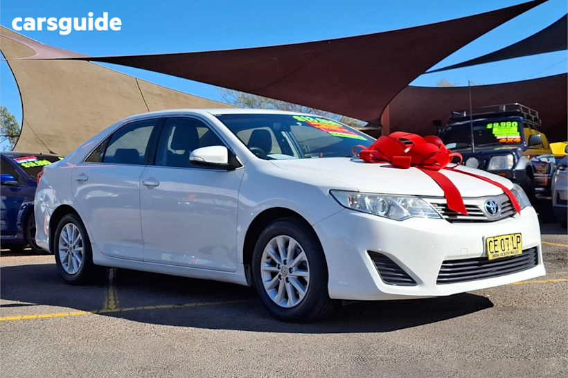 White 2012 Toyota Camry Sedan ALTISE F