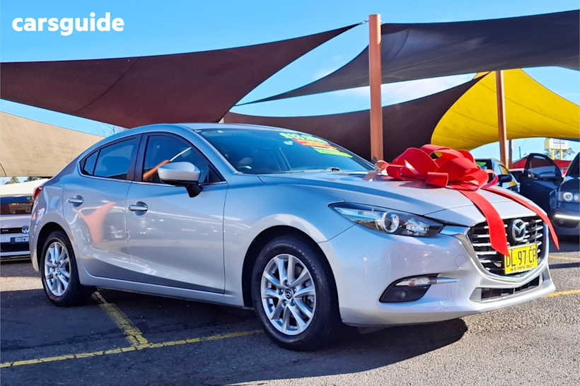 Silver 2017 Mazda 3 Sedan Maxx