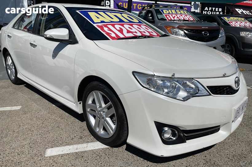 White 2013 Toyota Camry Sedan ATARA R F