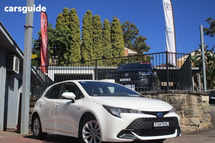 White 2024 Toyota Corolla Hatch ASCENT SPORT HYBRID F