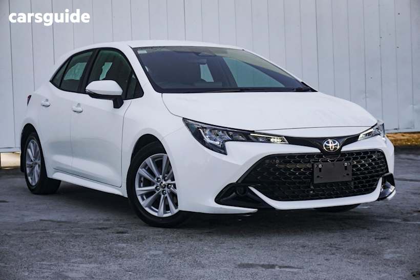 White 2023 Toyota Corolla Hatch ASCENT SPORT F