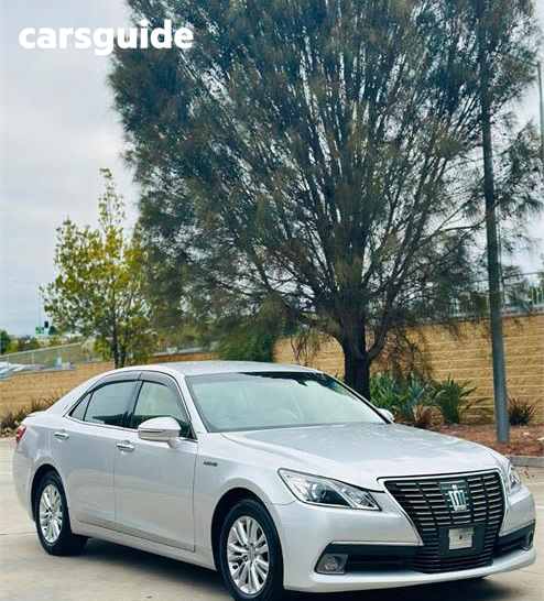 Silver 2013 Toyota Crown Sedan