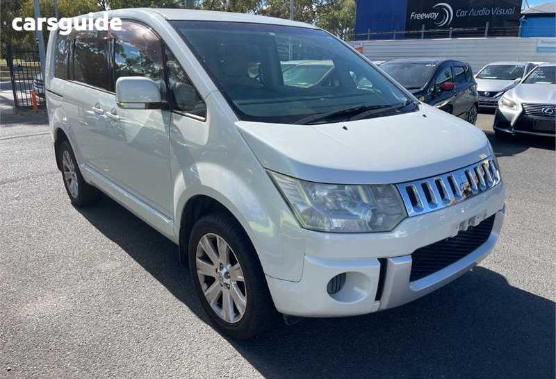White 2007 Mitsubishi Delica SUV