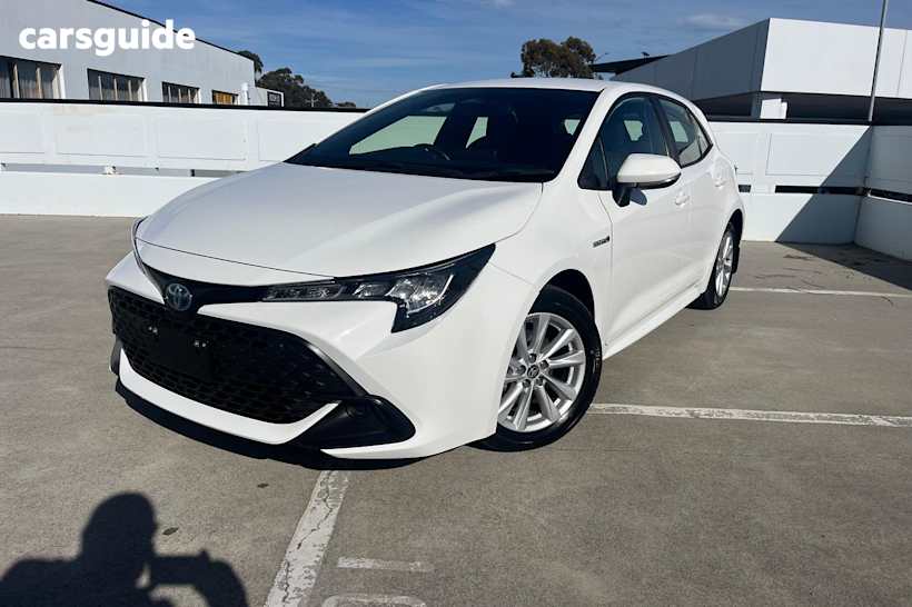 White 2022 Toyota Corolla Hatch ASCENT SPORT HYBRID F