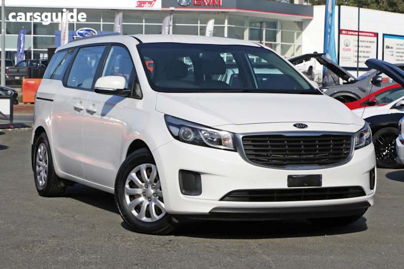 White 2015 Kia Carnival SUV SI F