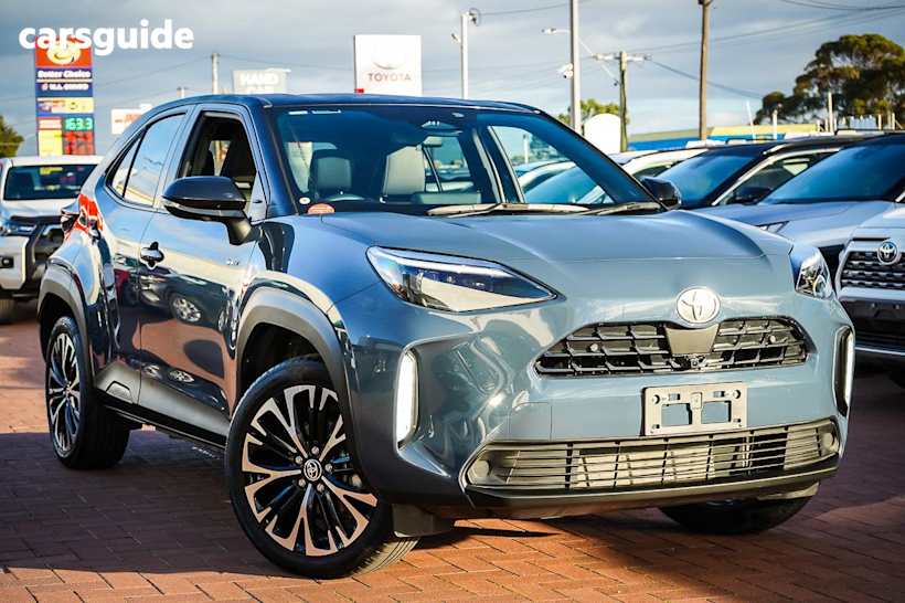 Black 2024 Toyota Yaris Cross Wagon Urban Hybrid (Two-Tone)