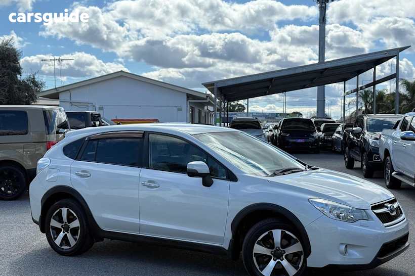 White 2014 Subaru XV SUV HYBRID 2.0I