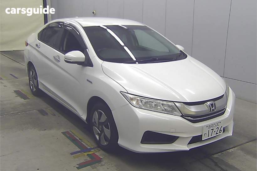 White 2015 Honda Grace Sedan HYBRID LX