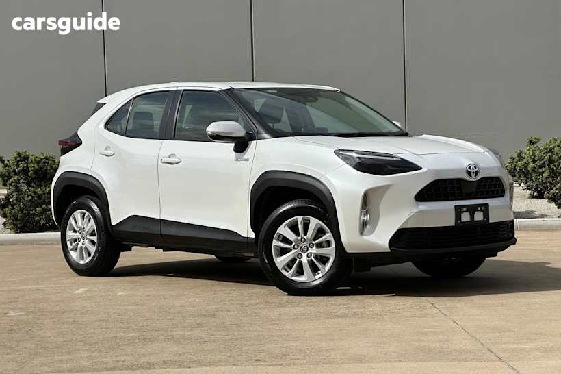 White 2023 Toyota Yaris Cross SUV GX F