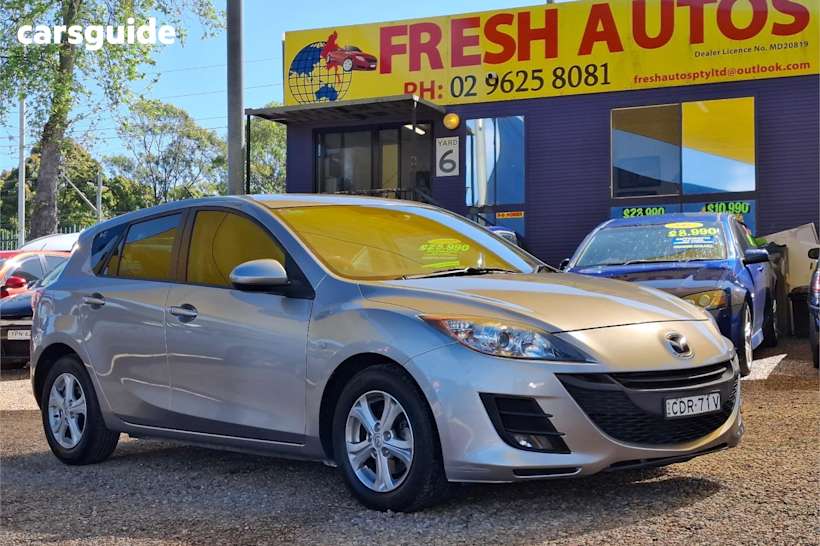 Grey 2011 Mazda Mazda3 Hatch MAXX F