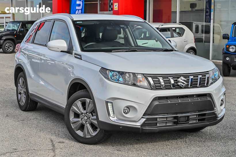 White 2025 Suzuki Vitara SUV