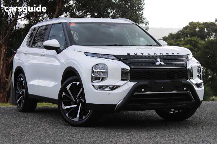 White 2024 Mitsubishi Outlander SUV ASPIRE 4X4