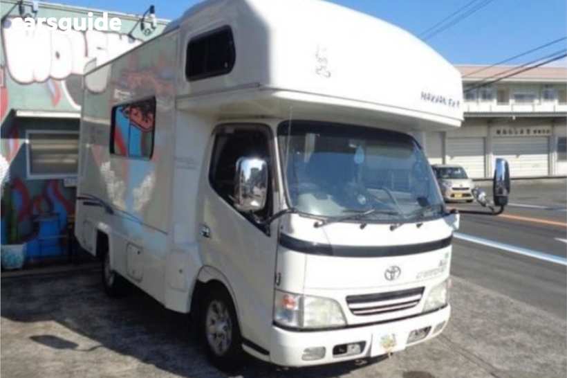 White 2001 Toyota CAMROAD LY230 Commercial