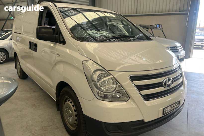 White 2015 Hyundai Iload Commercial R