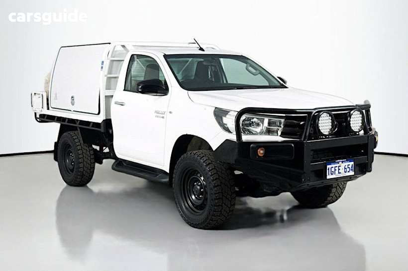 White 2017 Toyota Hilux Cab Chassis Sr (4X4)
