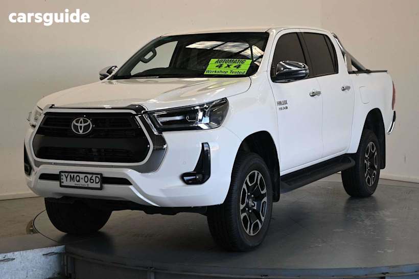 White 2022 Toyota Hilux Double Cab Chassis Sr5 + Premium Interior (4X4)