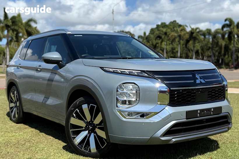 Grey 2025 Mitsubishi Outlander SUV EXCEED 4X4
