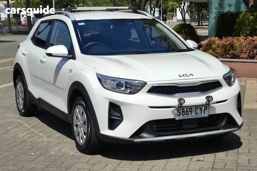 White 2023 Kia Stonic SUV S F