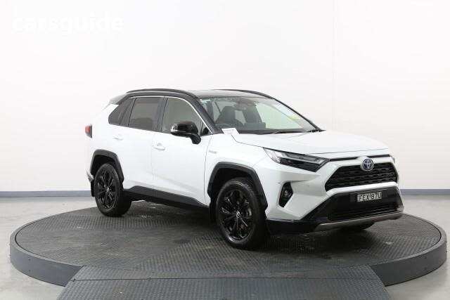 White 2023 Toyota RAV4 Wagon XSE (AWD) HYBRID PREMIUM PAIN