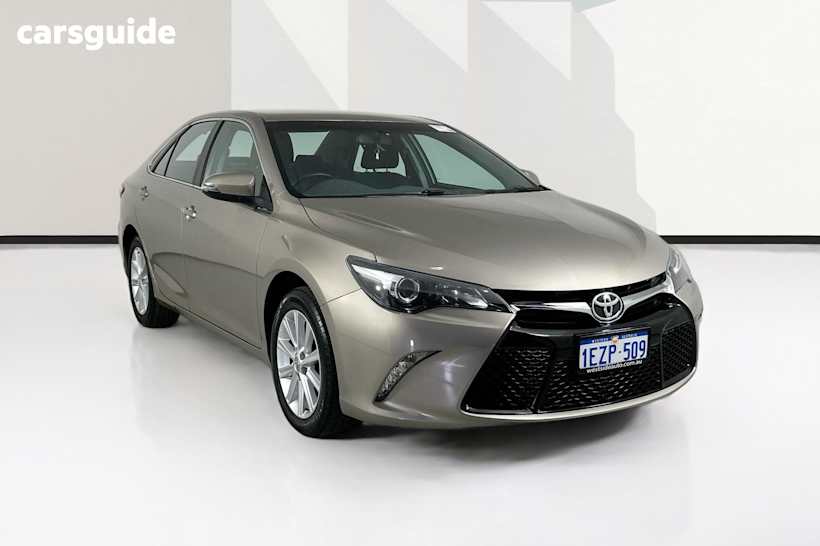 Bronze 2016 Toyota Camry Sedan Atara S