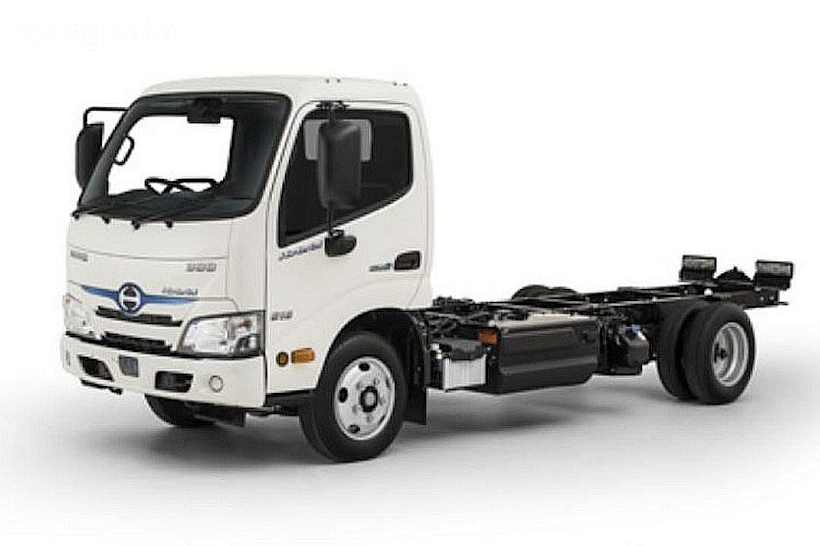 2025 Hino 300 Cab Chassis 916 Amt 3870 Wide Hybrid