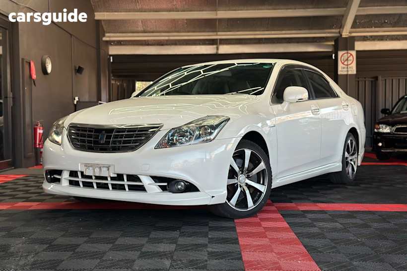 White 2009 Toyota Crown Sedan HYBRID (BASE GRADE) 4DR SEDAN CVT 3.5L V6