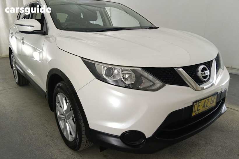 White 2015 Nissan Qashqai Wagon St (4X2)